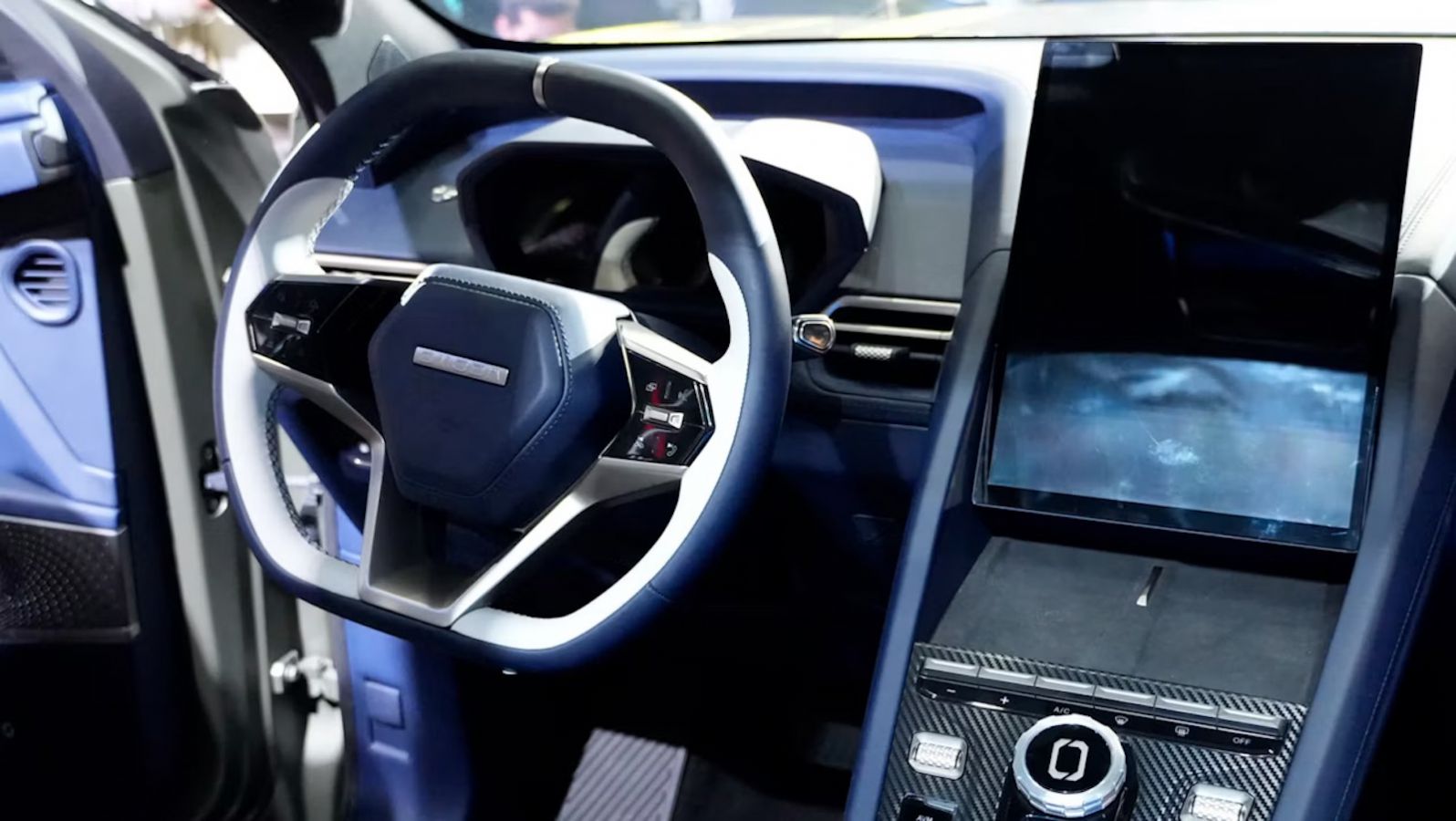 Νέο Omoda X: Plug-in hybrid SUV 279 ίππων που περνά μέσα από νερό 